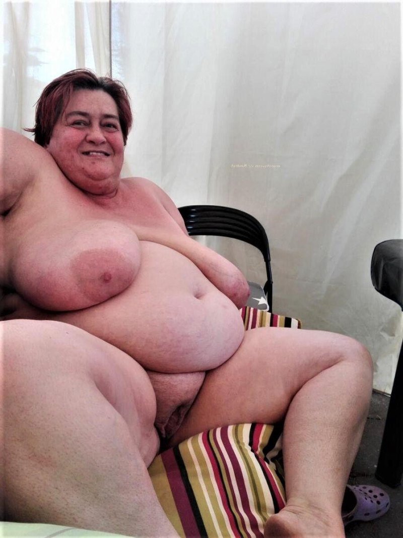 Зрелая толстушка