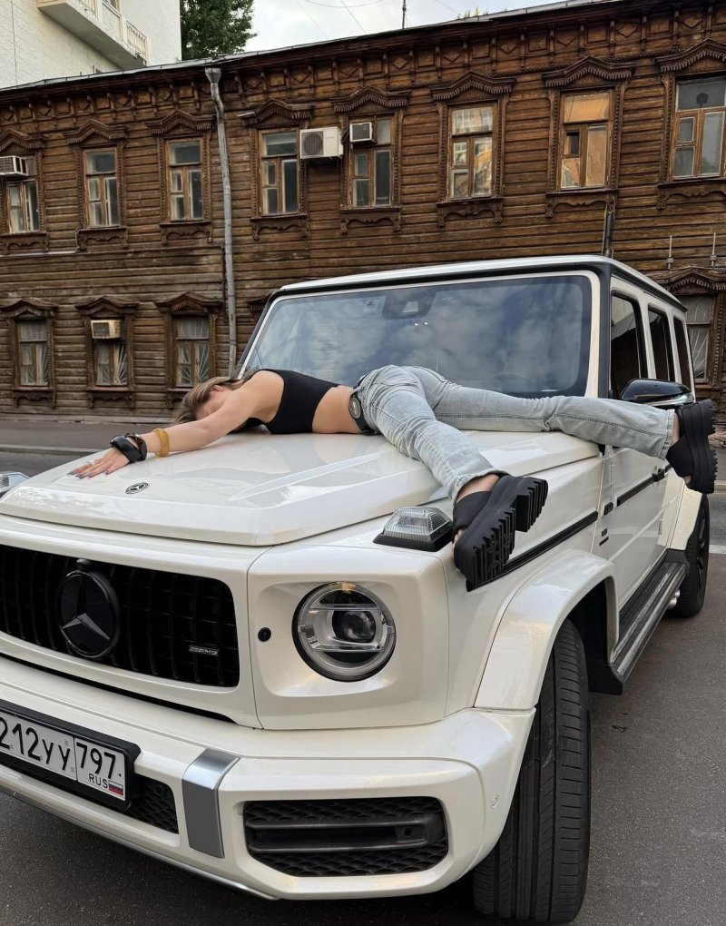 Белый гелендваген