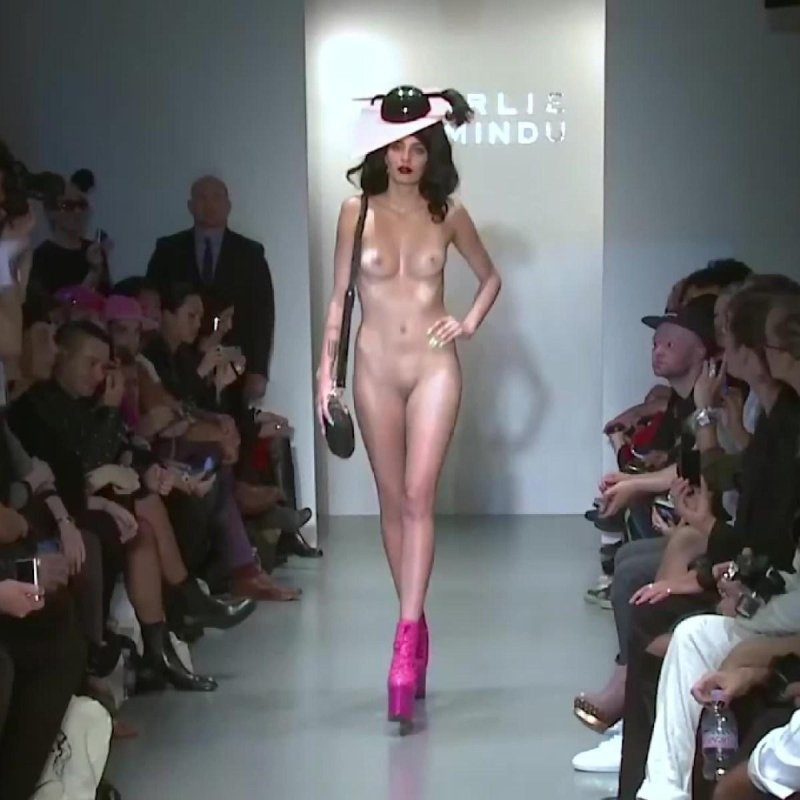 Голая мода чарли ле минду