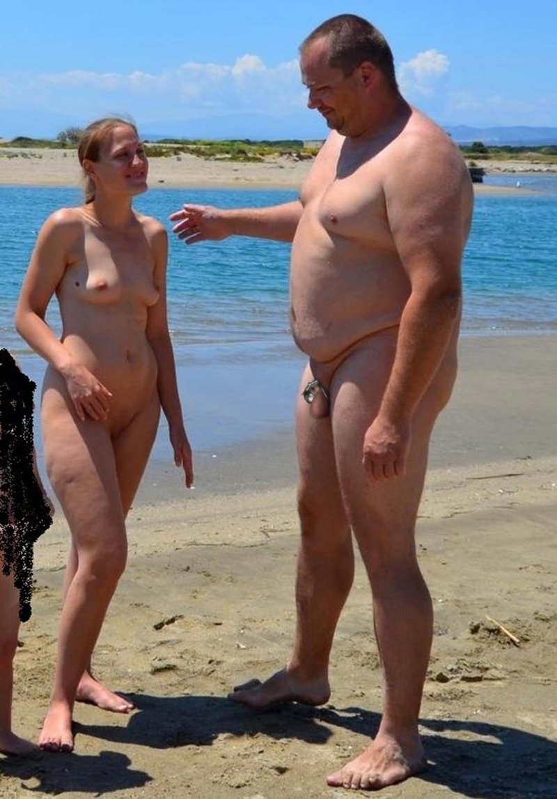 Мужской пояс верности на нудиском пляже