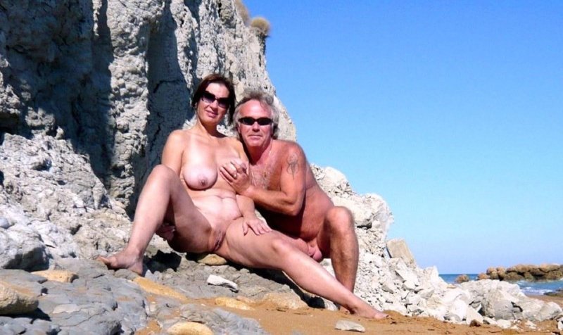 Пара нудистов