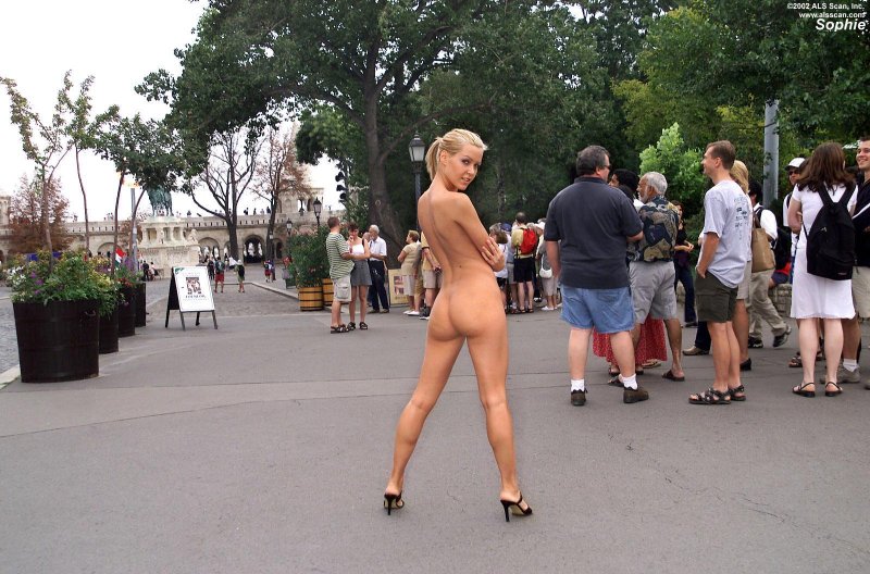 Голые женщины на публике