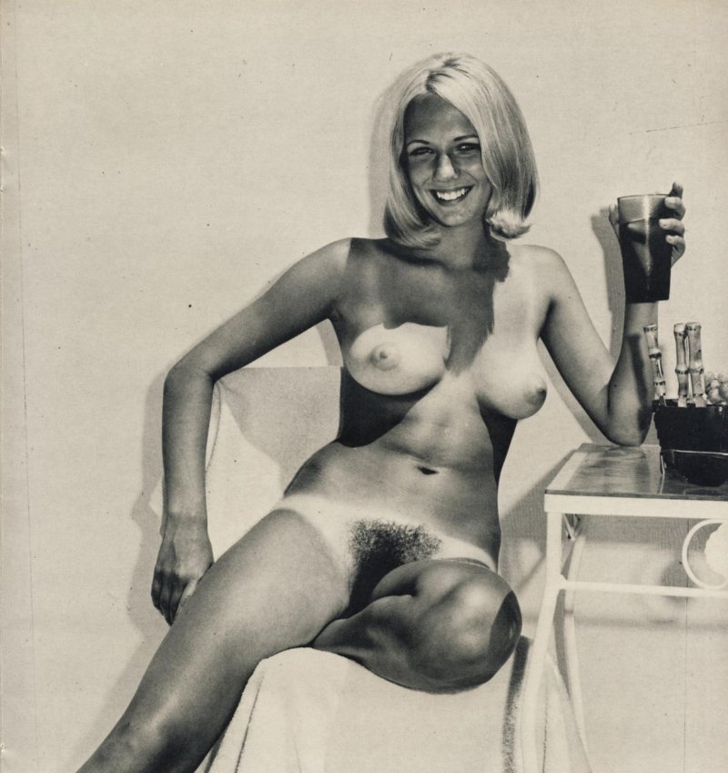 Обнаженные девушки ретро