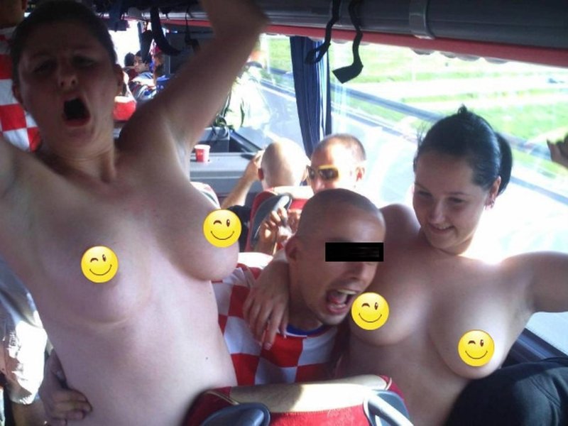 Голые футбольные фанатки