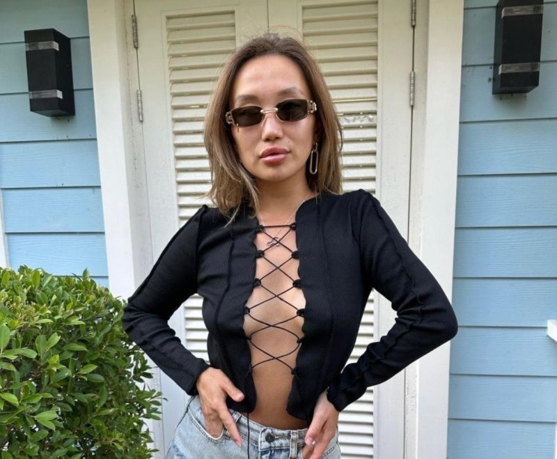 Прозрачная блузка без лифчика