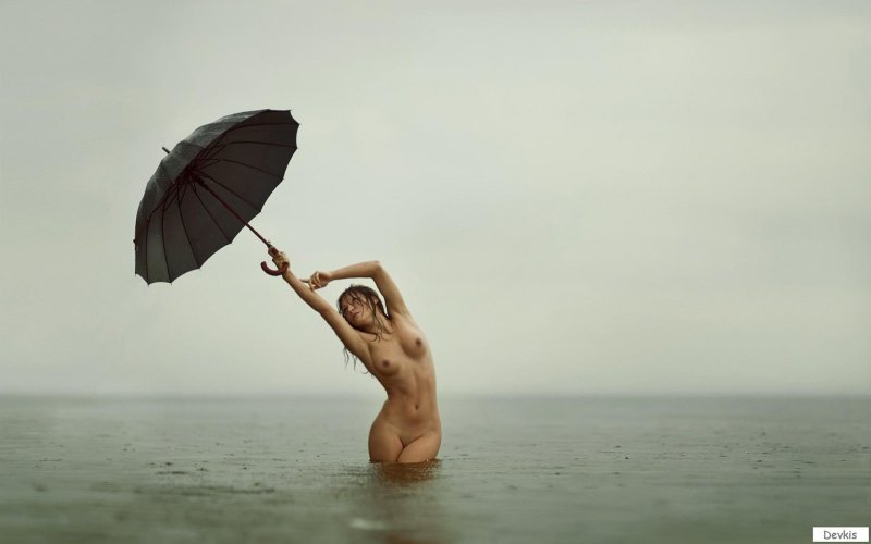 Девушка с зонтом