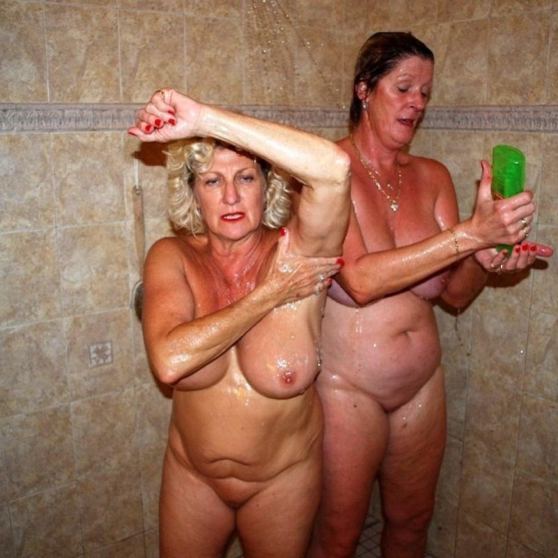 Голые зрелые бабы в бане
