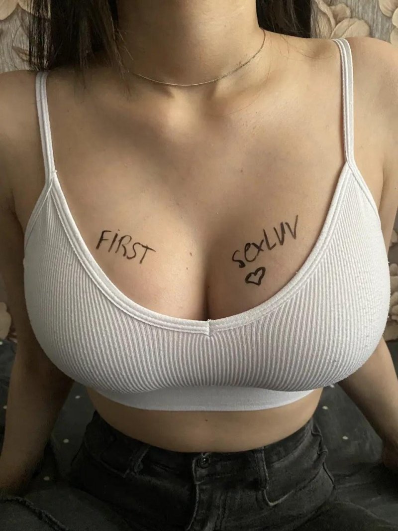 Надписи на сиськах