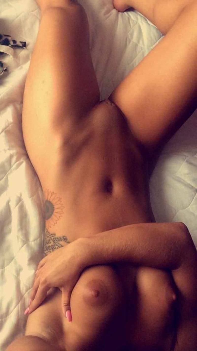 Девушка с татуировками