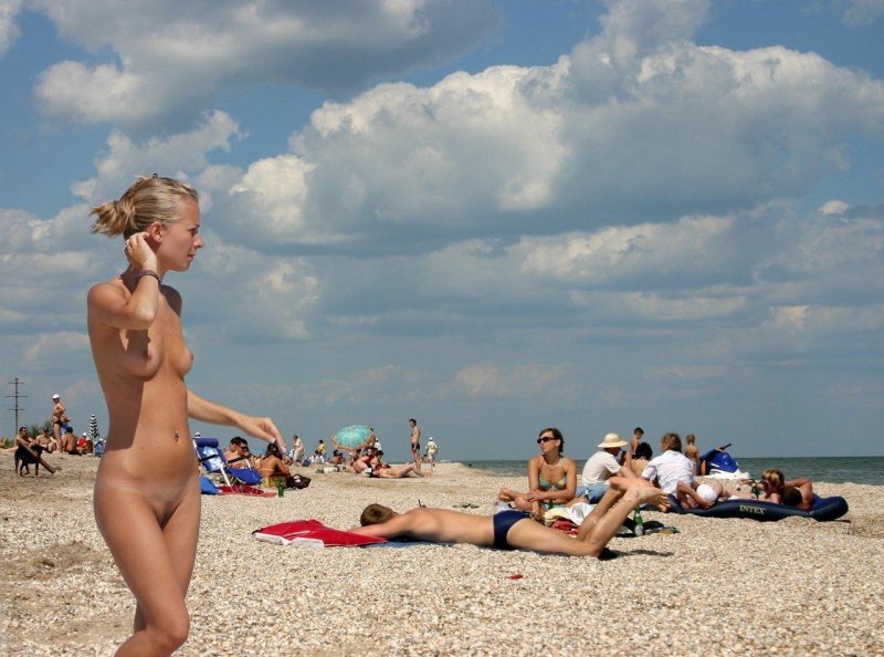 Нудисткий пляж девушки