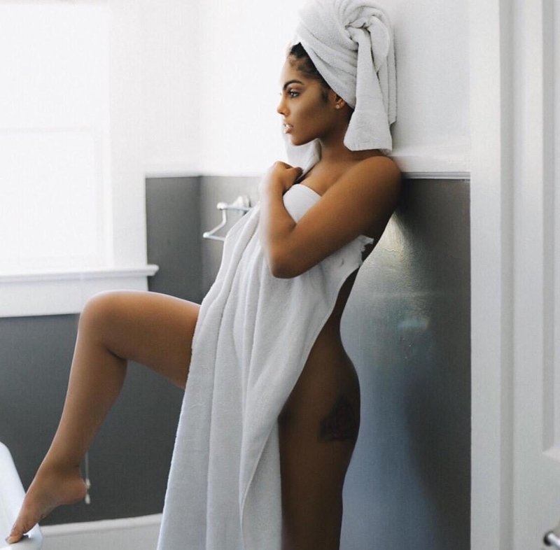 Джейми торнтон в полотенце