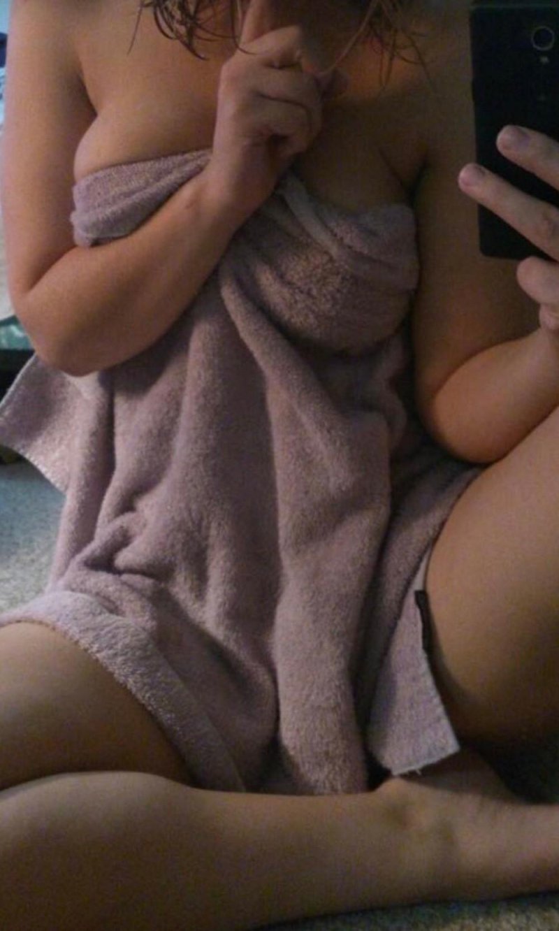 Эротическое селфи в халате