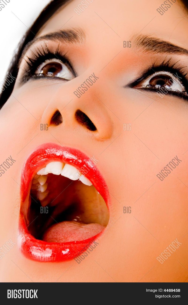Девушки с открытыми ртами