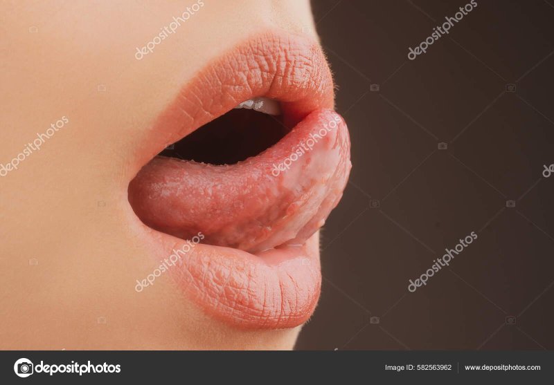 Язык облизывающий губы
