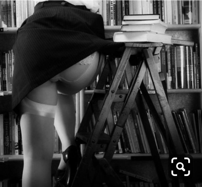 Библиотекарша без трусов