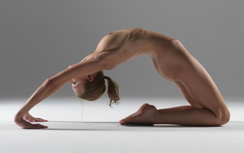 Голые молодые гимнастки