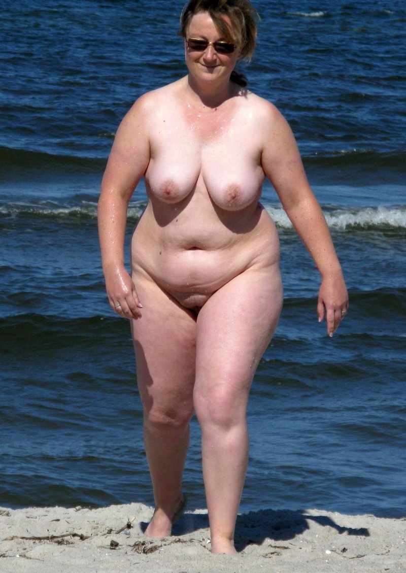 Голые зрелые толстушки на пляже