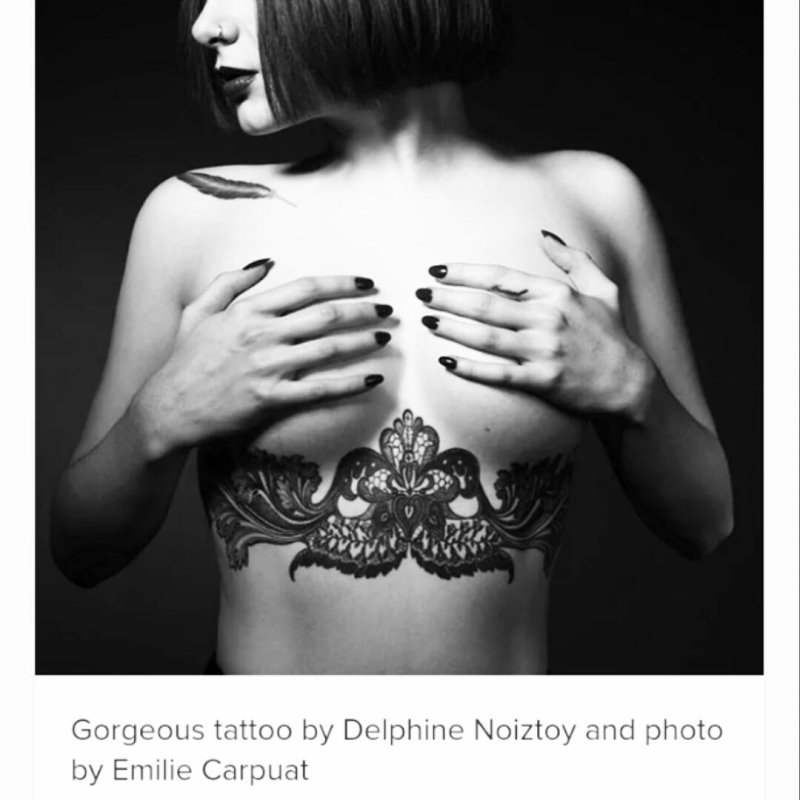 Тату под грудью для девушек