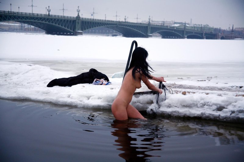 Виктория билан моржиха голышом