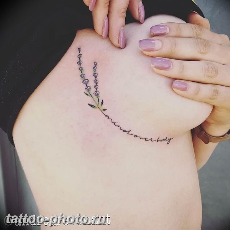 Тату под грудью