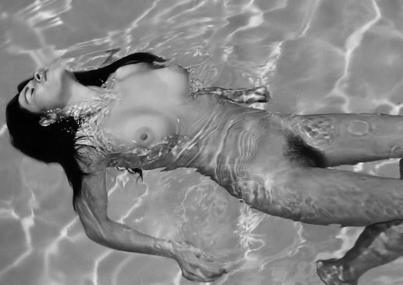 Эротика у бассейна
