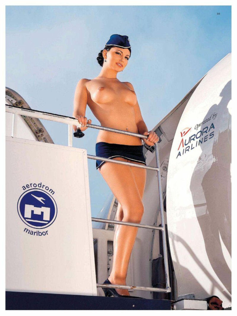 Райли стил голая стюардесса