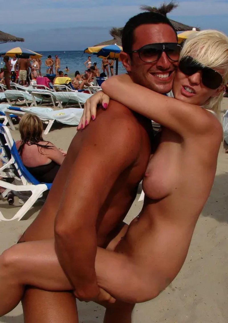 Голые девушки на нудистском пляже