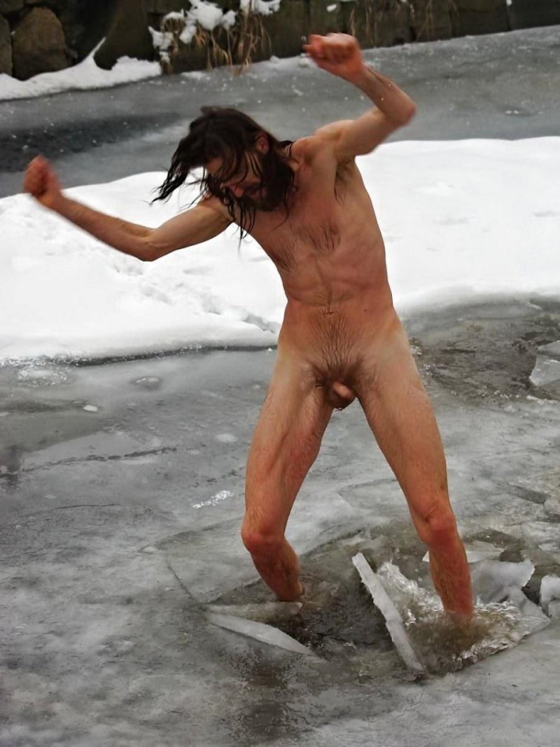 Анастасия Сальченко,морж-нудист