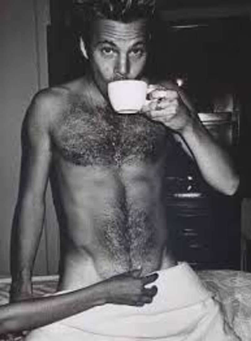 Винсент кассель пьёт кофе