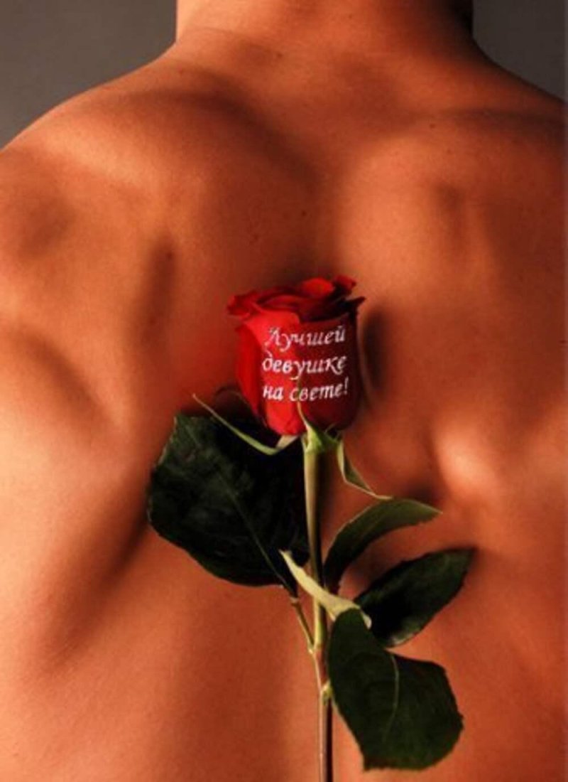 Мужчина с розами