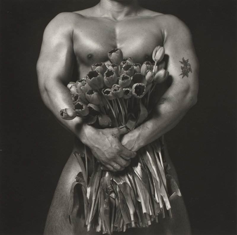 Мужчина с цветами