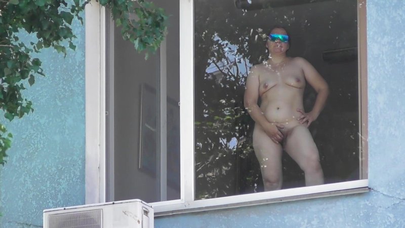 Подглядел за соседкой