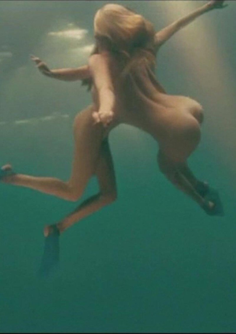 Голые девки под водой