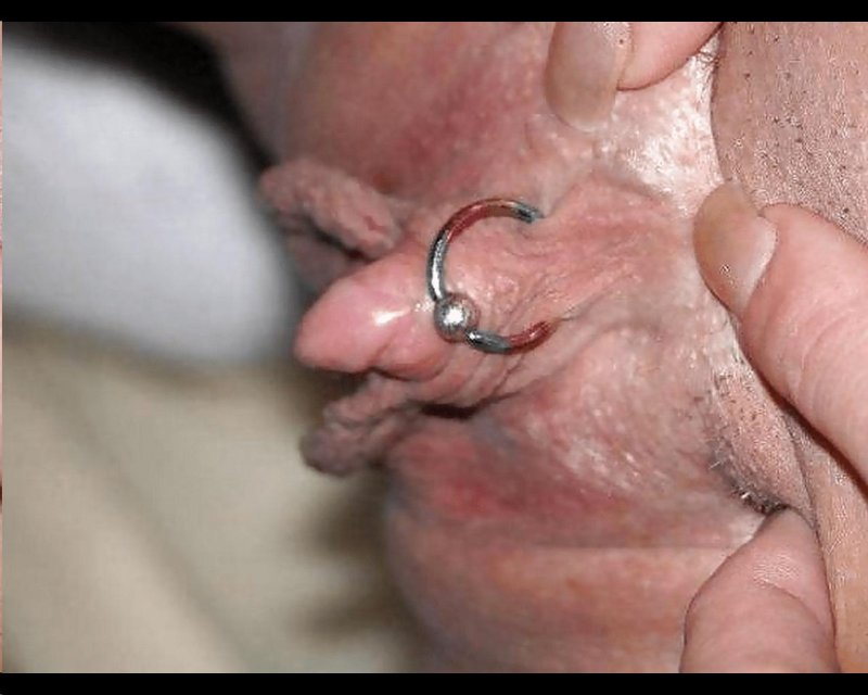 Большой клитор с пирсингом