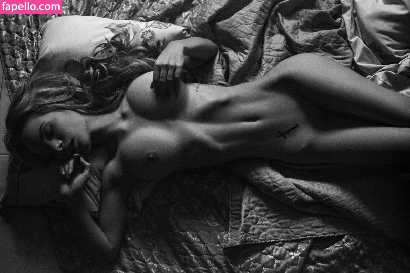 Анна царалунга модель ню