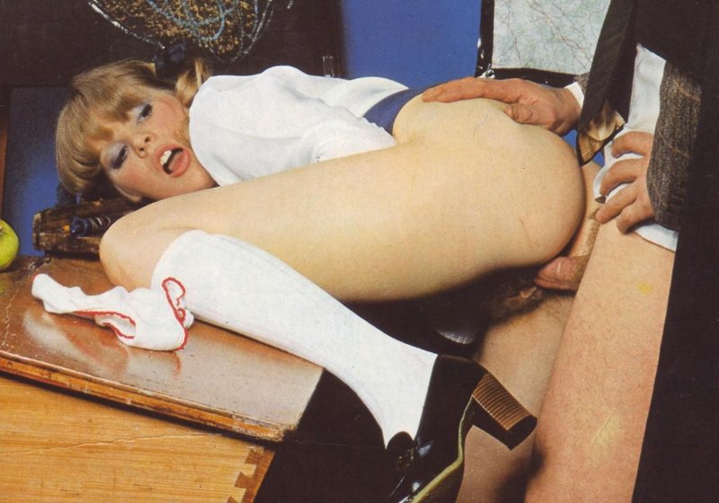 Школьница ретро порнозвезда