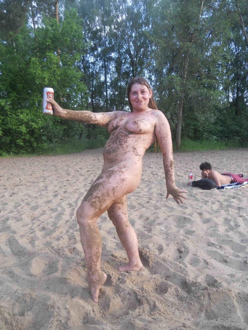 На нудистских пляжах