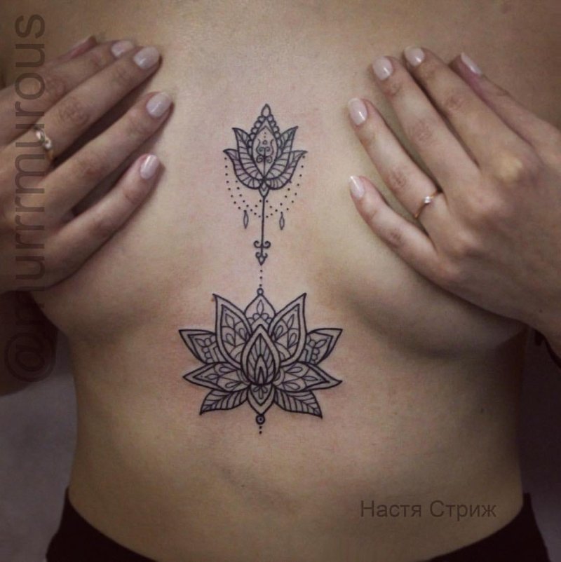 Тату лотос на груди