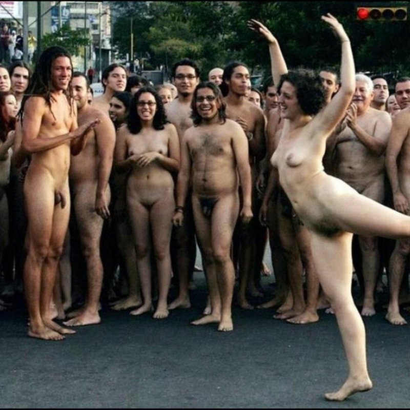 Голые люди