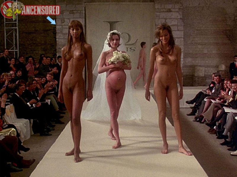 Показ мод голых женщин