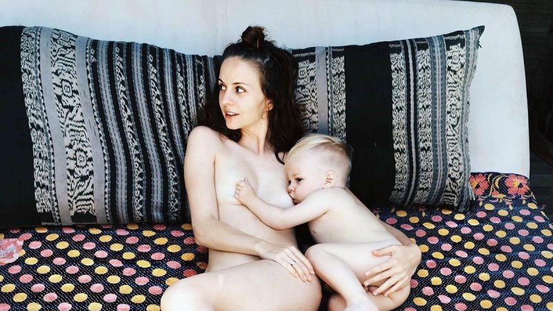 Голые мамочки с детками