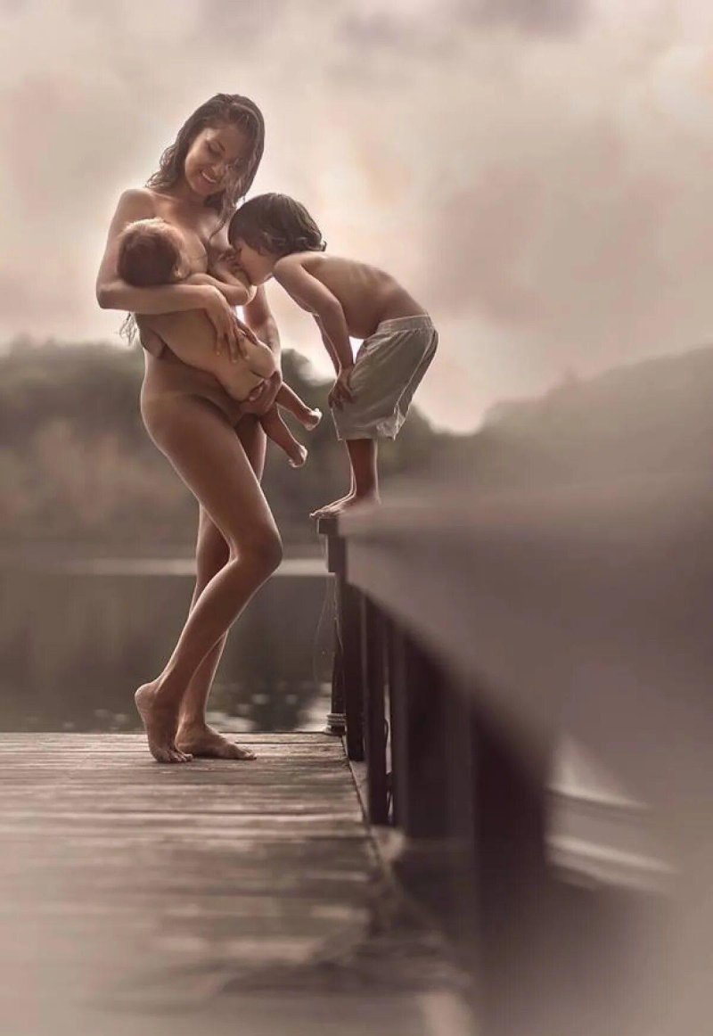 Эротическая фотосессия мамы и сына