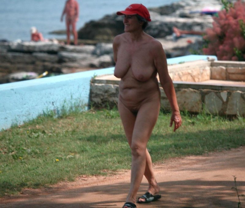 Бабушки нудисты