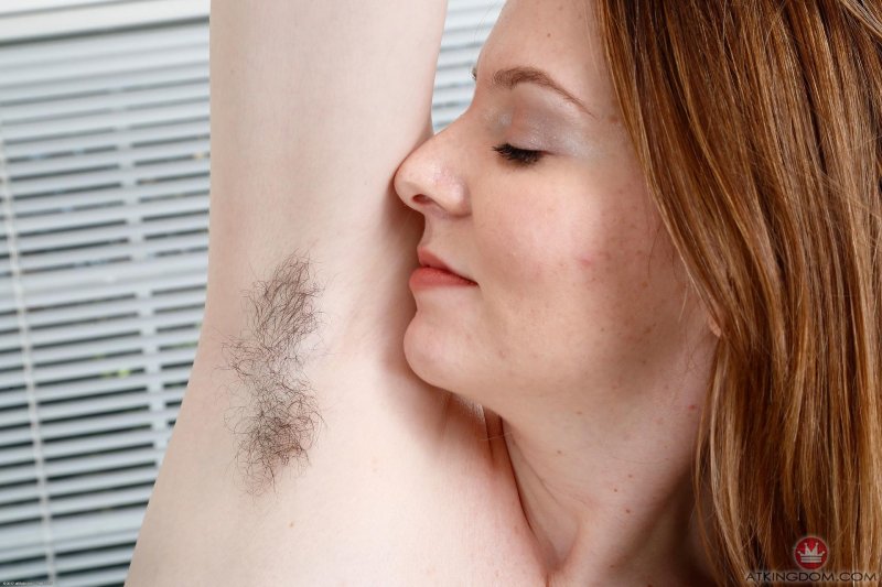 Порноактрисы с небритыми подмышками