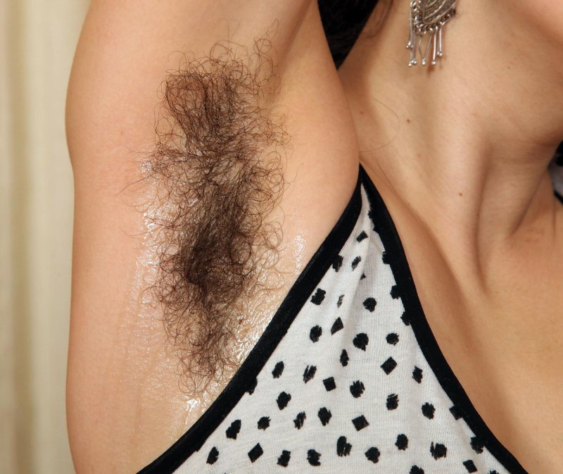 Небритая подмышка