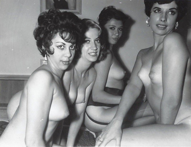 Девушки раздетые ретро
