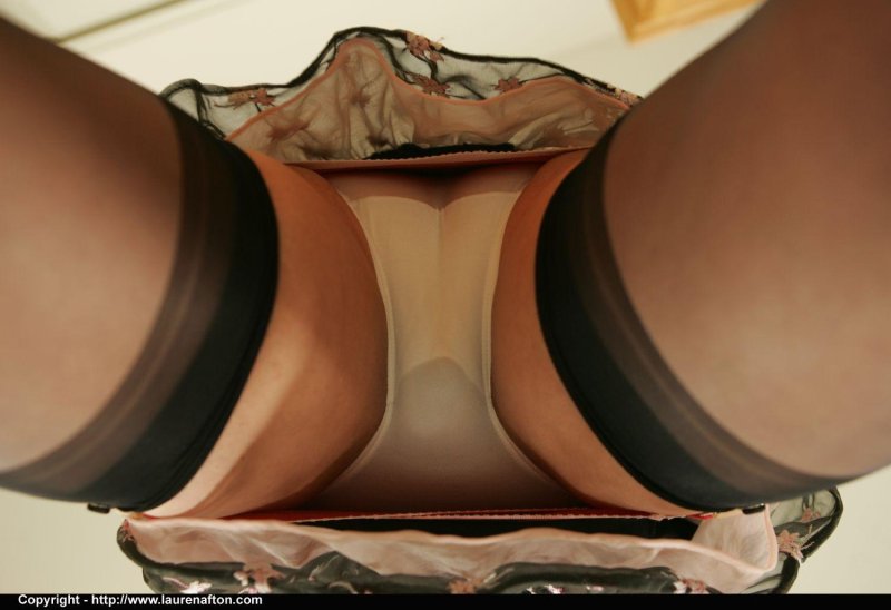 Панталоны под юбкой