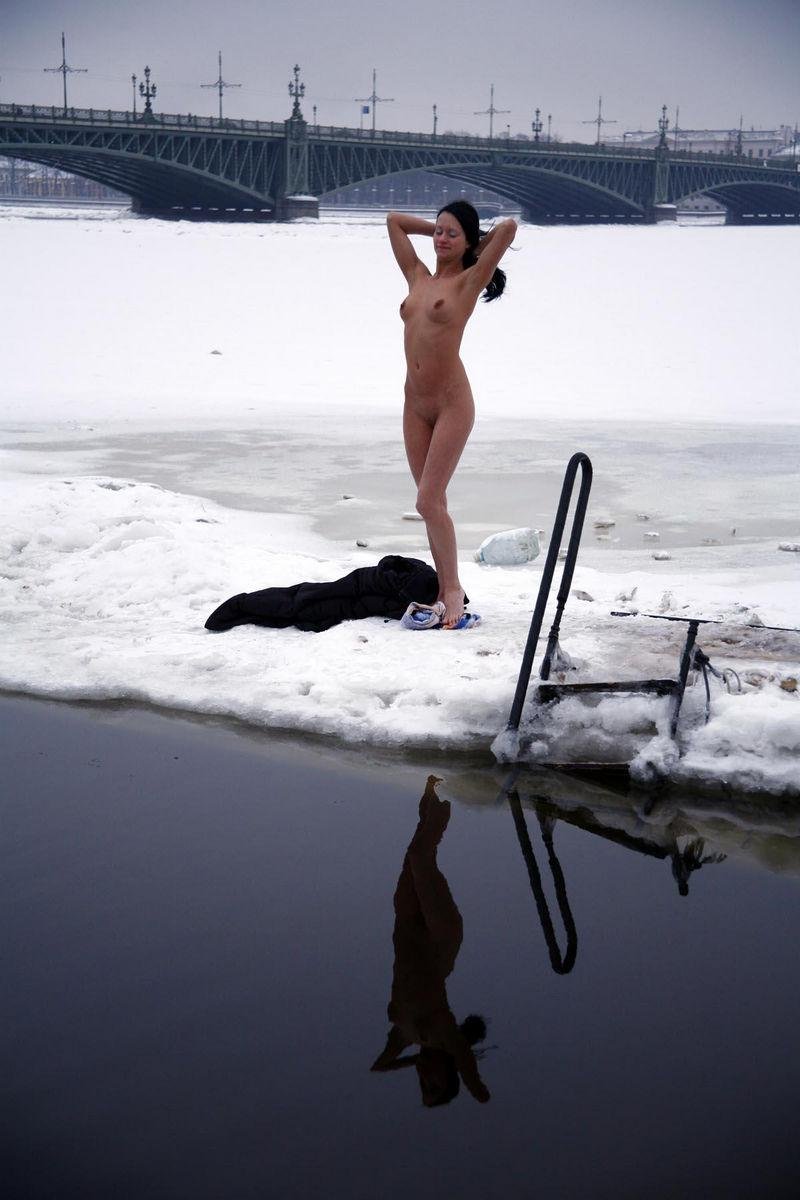 Swimming Winter Russian подсмотрели