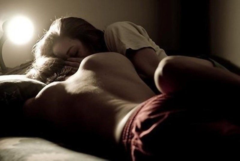 Объятия в постели