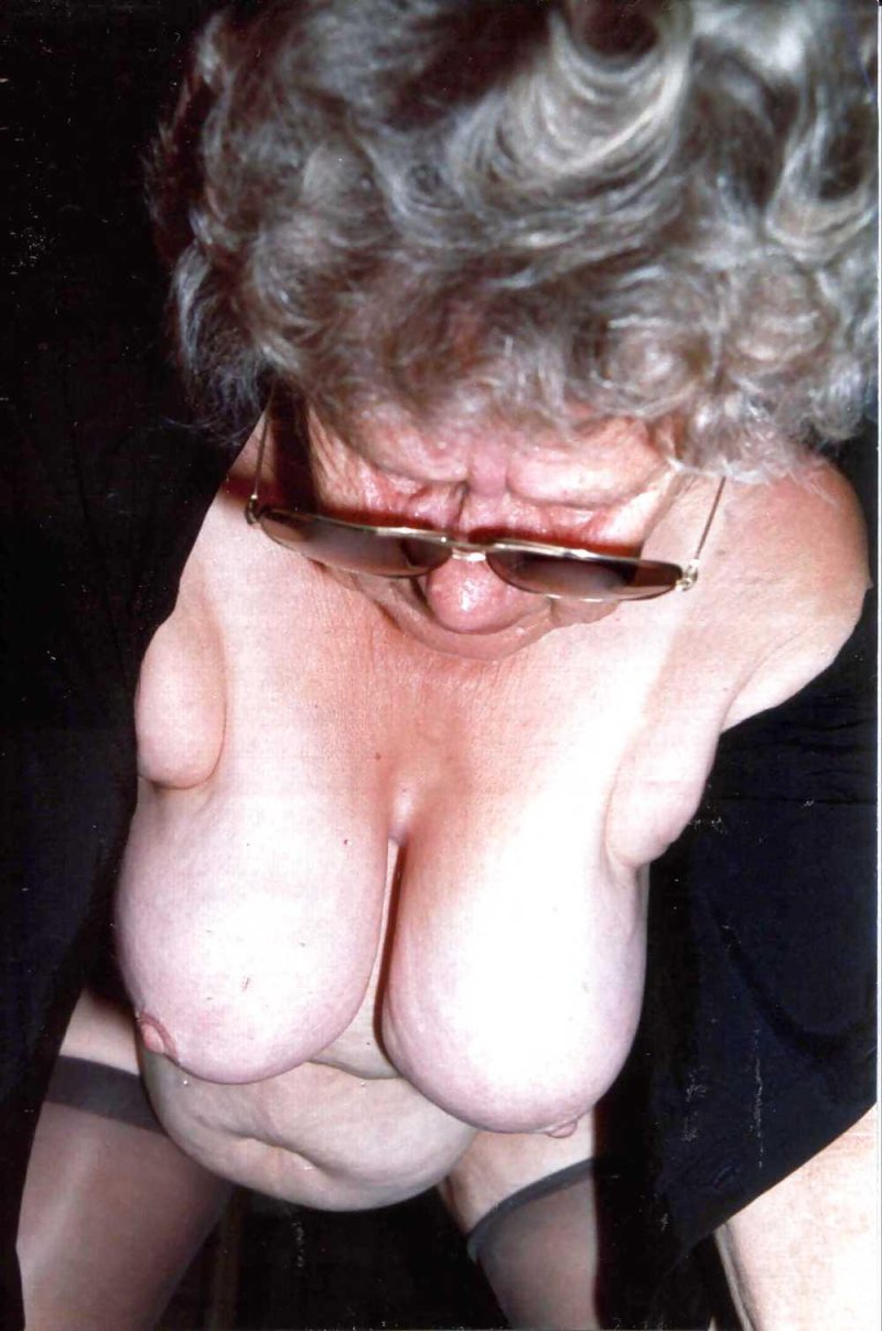 Страшные сиськи старухи